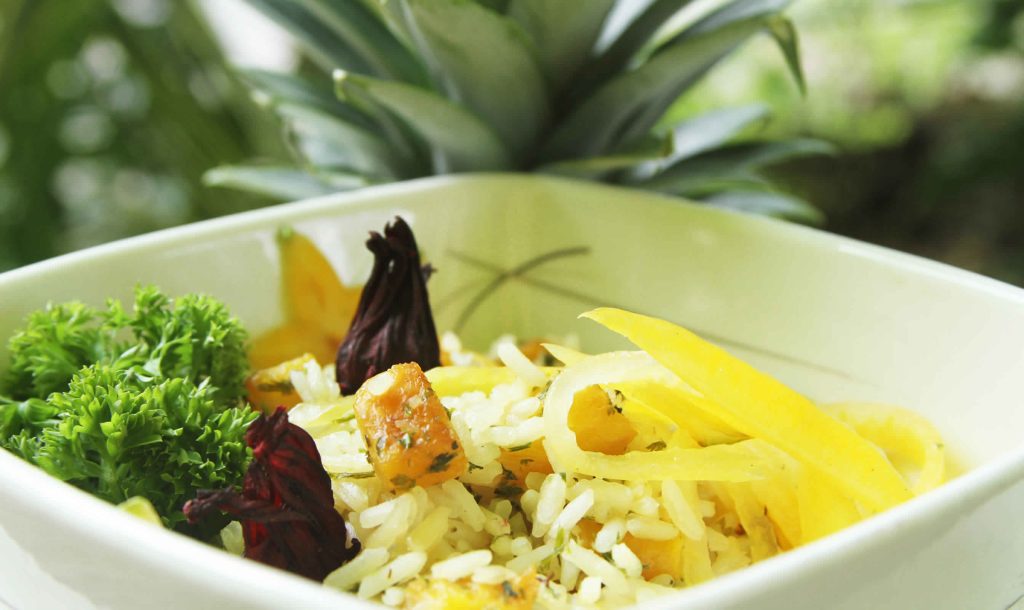 Arroz con perejil y piña
